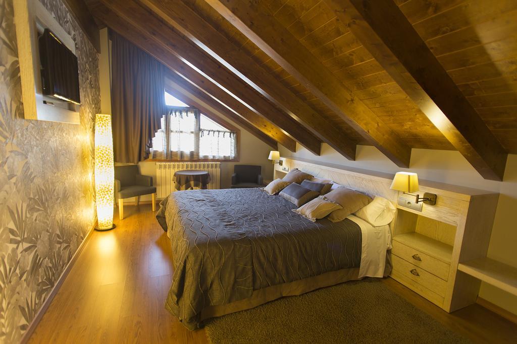 Apartamentos El Rincon De Benas Benasque Chambre photo