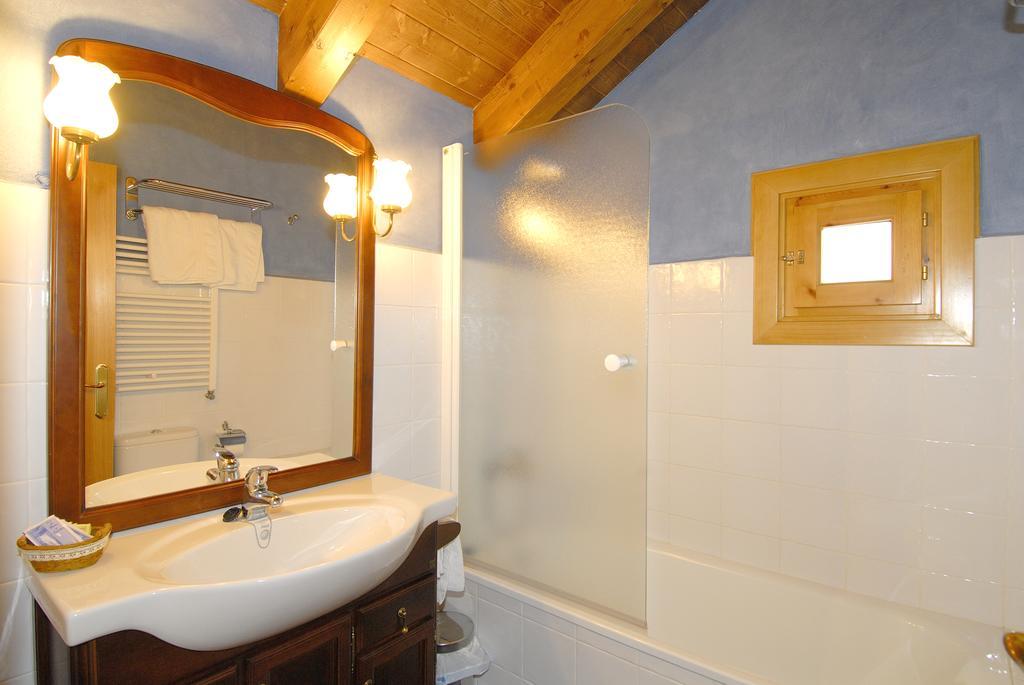 Apartamentos El Rincon De Benas Benasque Chambre photo