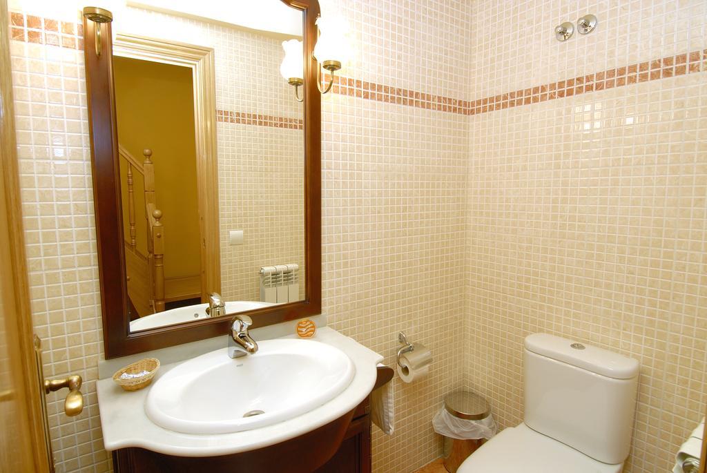 Apartamentos El Rincon De Benas Benasque Chambre photo