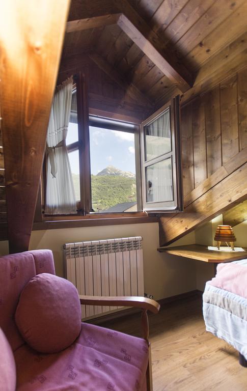 Apartamentos El Rincon De Benas Benasque Chambre photo