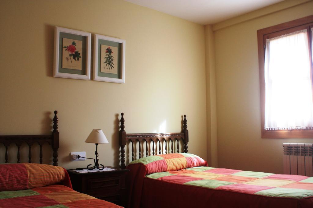 Apartamentos El Rincon De Benas Benasque Chambre photo