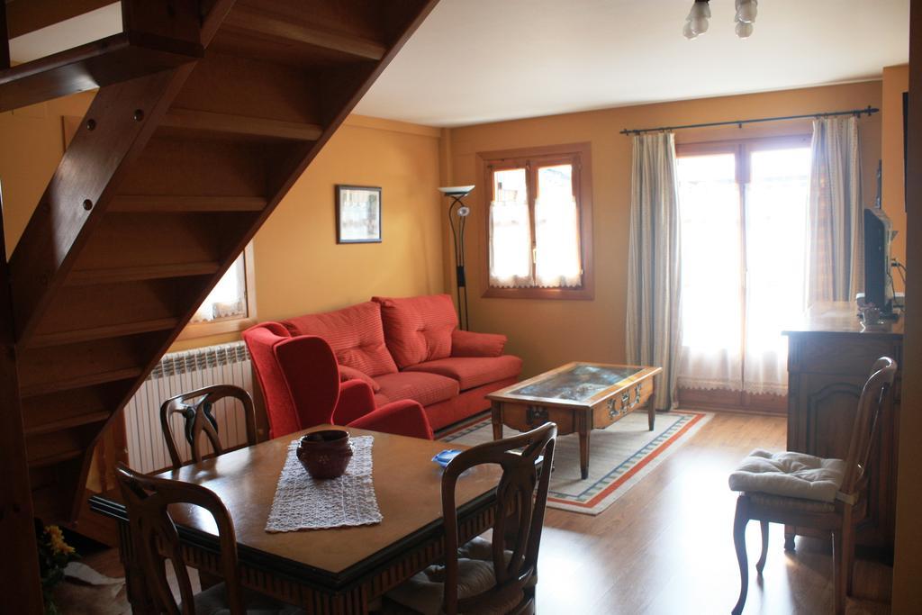Apartamentos El Rincon De Benas Benasque Chambre photo