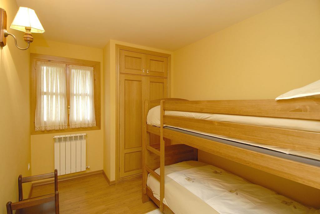 Apartamentos El Rincon De Benas Benasque Chambre photo
